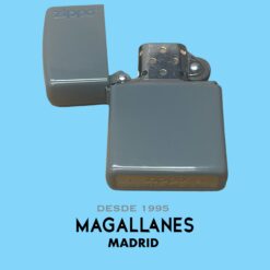 Encendedor Zippo Flat Grey Logo - Imagen 4